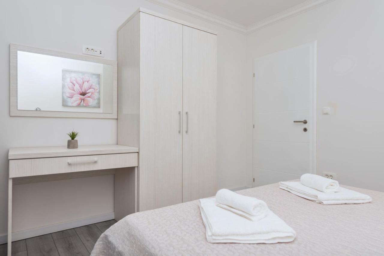 Apartments Petrusic Makarska Ngoại thất bức ảnh